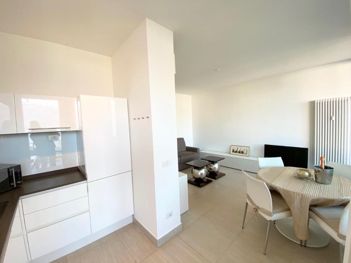 Appartamento Palazzo Di Vetro Луино Экстерьер фото